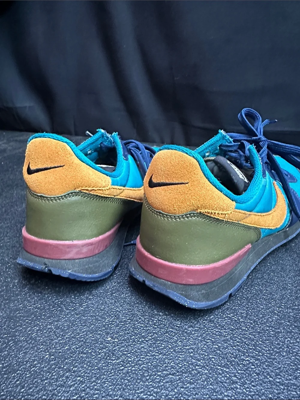 Nike Teal, Navy & Orange Casual Running Sneakers 9.5 Woman’s